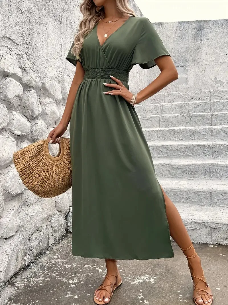 Abito longuette definito in vita con scollo a V verde oliva da donna alla moda con spacco laterale, maniche corte, abito casual per la data quotidiana