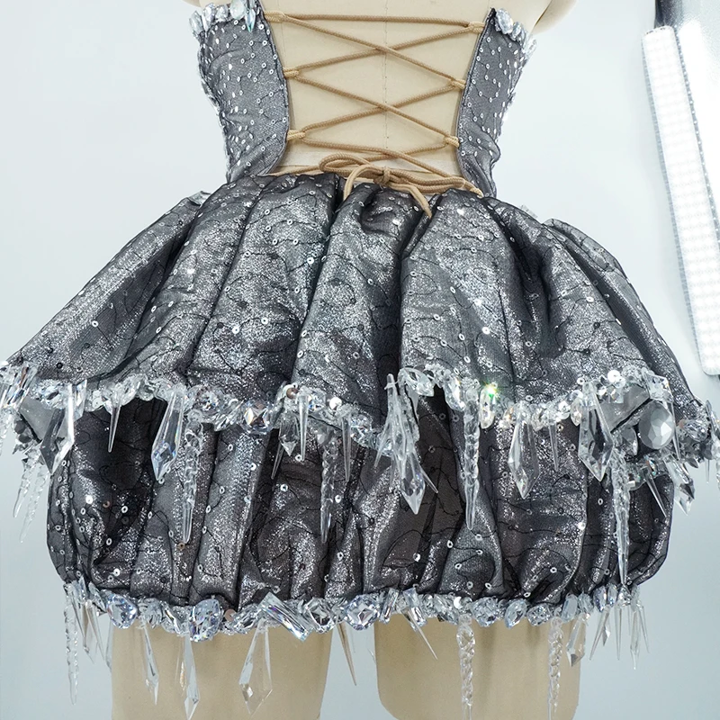 Сексуальное серое платье из двух предметов с кристаллами, наряды Drag Queen, костюм для танца на пилоне, роскошный комплект из топа и юбки для выступлений, дня рождения