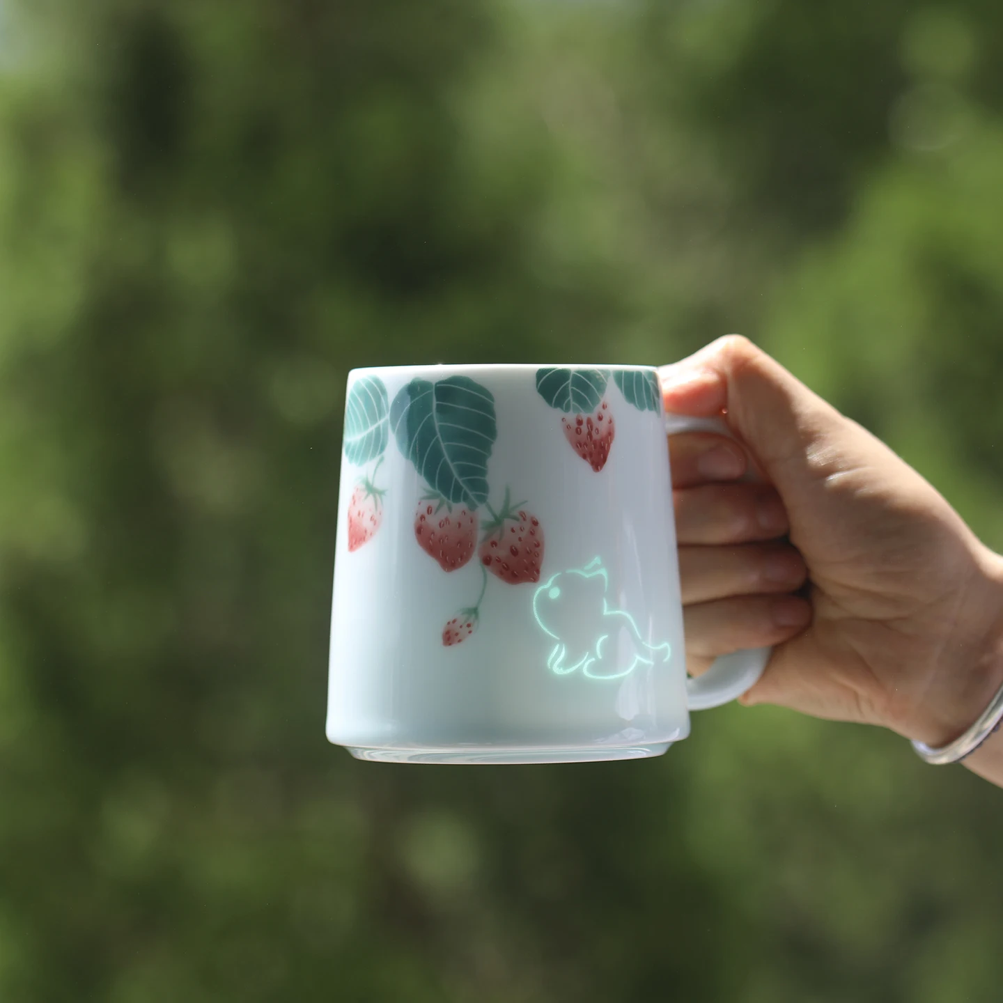 

Расписанная вручную фарфоровая кружка из Цзиндэчжэня с крышкой, офисная чашка, милый подарок на день рождения для женщин, очаровательная фарфоровая чашка