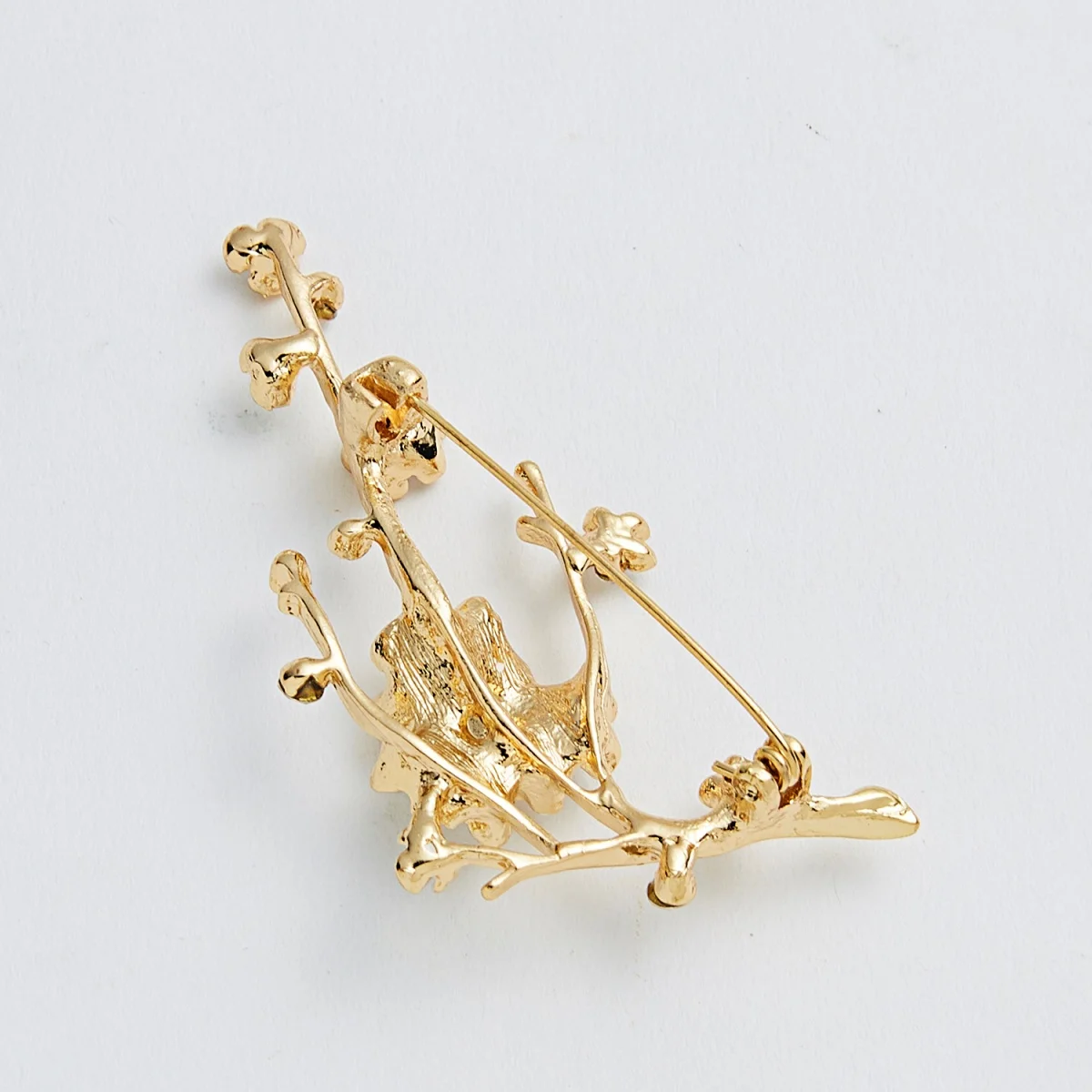 Bros Bunga Plum Enamel Putih Elegan untuk Wanita Pria Perhiasan Perjamuan Pin Gesper Cabang Bunga Persik Berlian Imitasi Antik