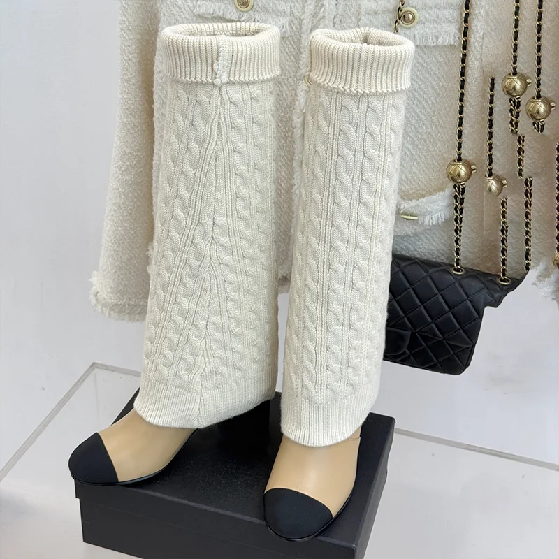 

High quality woman mid-calf boots paired with knitted leg socks - affordable and trendy comfortable shoes 25100180