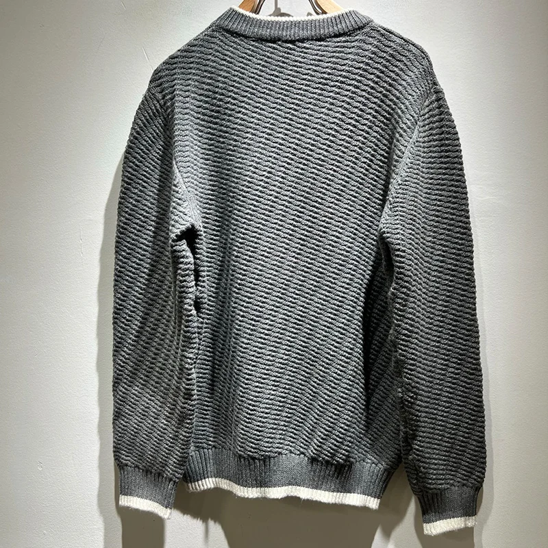 Suéter de manga larga con cuello redondo bordado BC