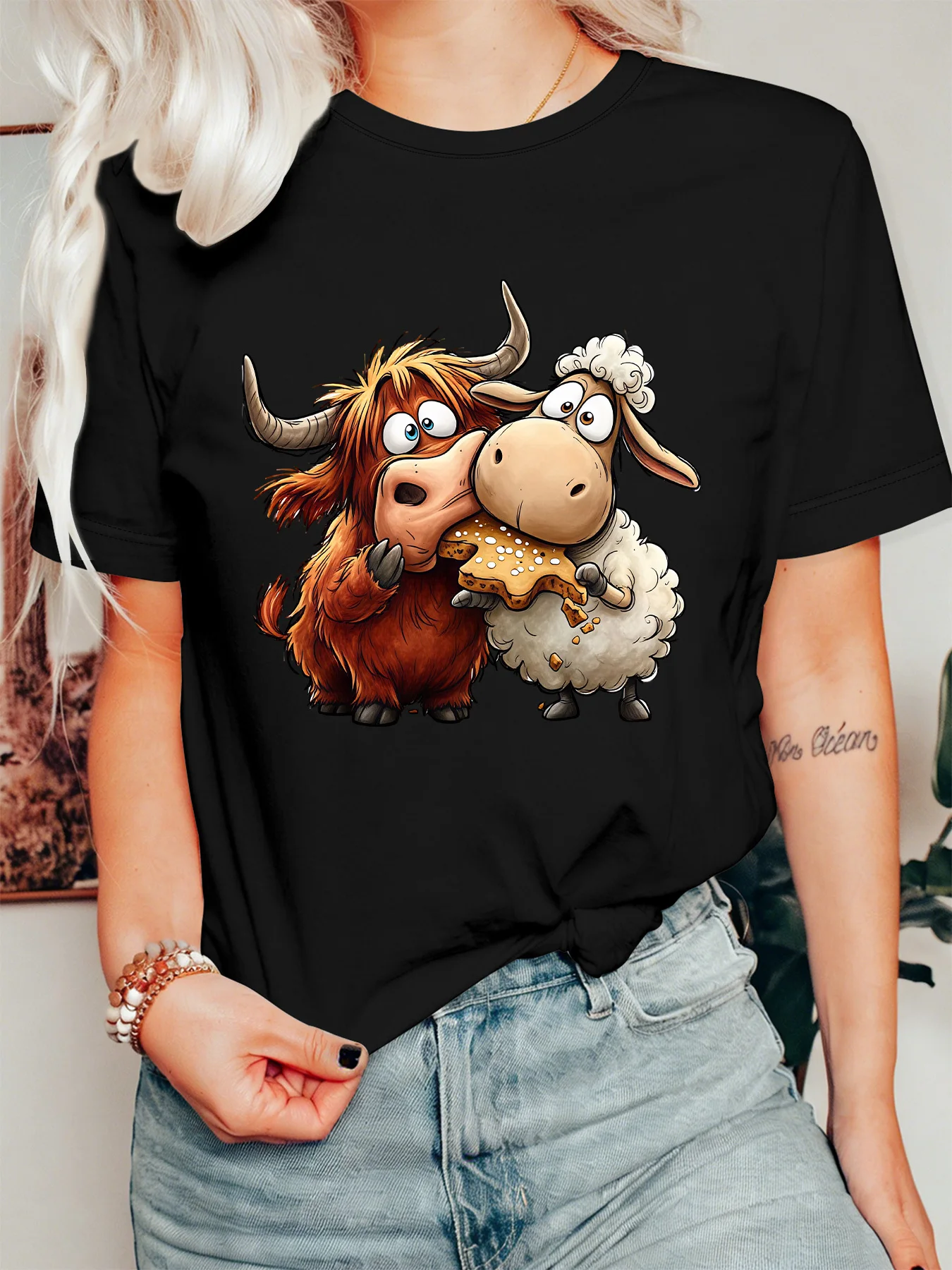 Cute Highland Cow Sheep Sharing Cookie Womens Crew Neck Short Sleeve T Shirt Farm Animal Cartoon Casual Graphic Tees For Ladies