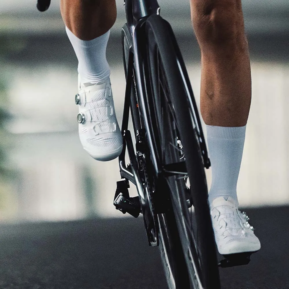 Santic Cycling Shoes Carbon Fiber Road Lock Shoes Competition Ultra Light Cycling Shoes Male and Female 14 Hardness