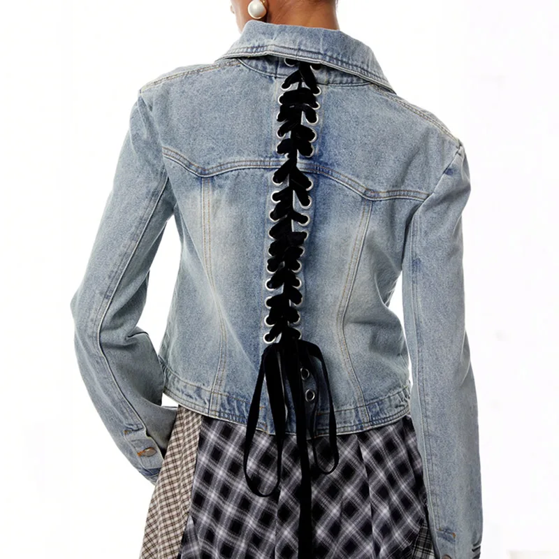 معطف نسائي من قماش الدنيم بأكمام طويلة وياقة مقلوبة