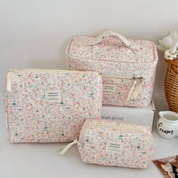 Luxury Women Large Capacity Cosmetic Bag Travel Organizer Make Up Storage Pouch For Lipstick Ladies Vintage Flower Quilting Bag
