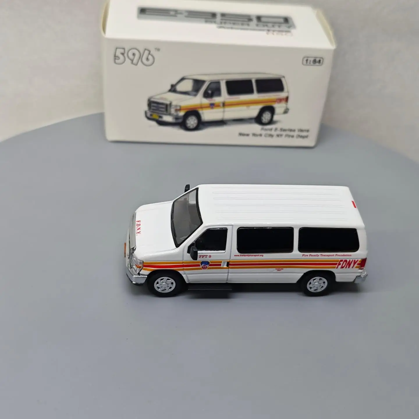596 1:64 E-시리즈 밴 뉴욕시 소방서 시뮬레이션 합금 미니카 모델 컬렉션 장식품 선물 장난감