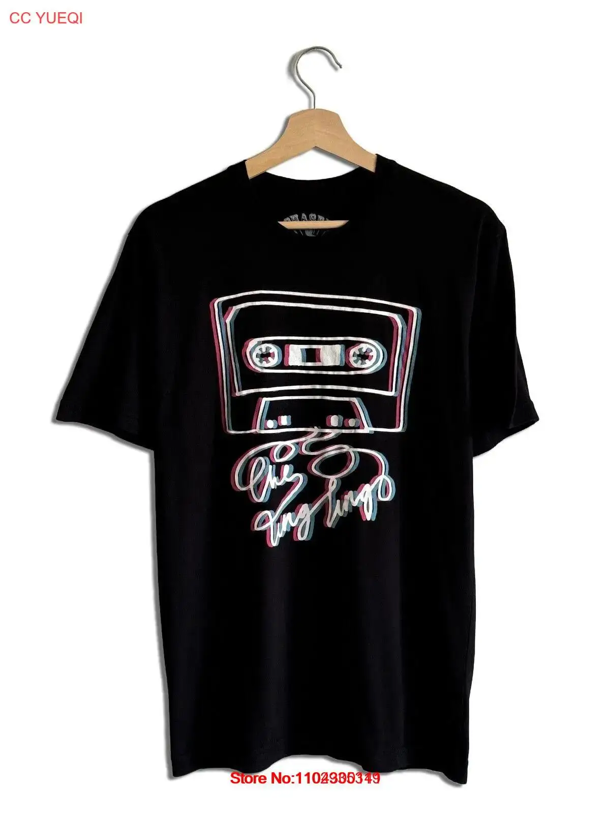 Π§Π΅ΡΠ½Π°Ρ ΠΌΡΠΆΡΠΊΠ°Ρ ΡΡΡΠ±ΠΎΠ»ΠΊΠ° Ρ Π»ΠΎΠ³ΠΎΡΠΈΠΏΠΎΠΌ The Ting Tings Cassete, ΡΡΡΠ±ΠΎΠ»ΠΊΠ° ΠΈΠ½Π΄ΠΈ-ΡΠΎΠΊ-Π³ΡΡΠΏΠΏΡ 2000-Ρ
Π³ΠΎΠ΄ΠΎΠ² Π§Π΅ΡΠ½Π°Ρ ΠΌΡΠΆΡΠΊΠ°Ρ ΡΡΡΠ±ΠΎΠ»ΠΊΠ° Ρ Π»ΠΎΠ³ΠΎΡΠΈΠΏΠΎΠΌ The Ting Tings Cassete, ΡΡΡΠ±ΠΎΠ»ΠΊΠ° ΠΈΠ½Π΄ΠΈ-ΡΠΎΠΊ-Π³ΡΡΠΏΠΏΡ 2000-Ρ
Π³ΠΎΠ΄ΠΎΠ²