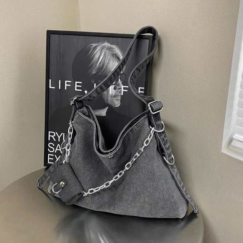 

Unique Designer Messenger Bag For Business Women Commuter With Crossbody Strap And Minimalist Solid Color