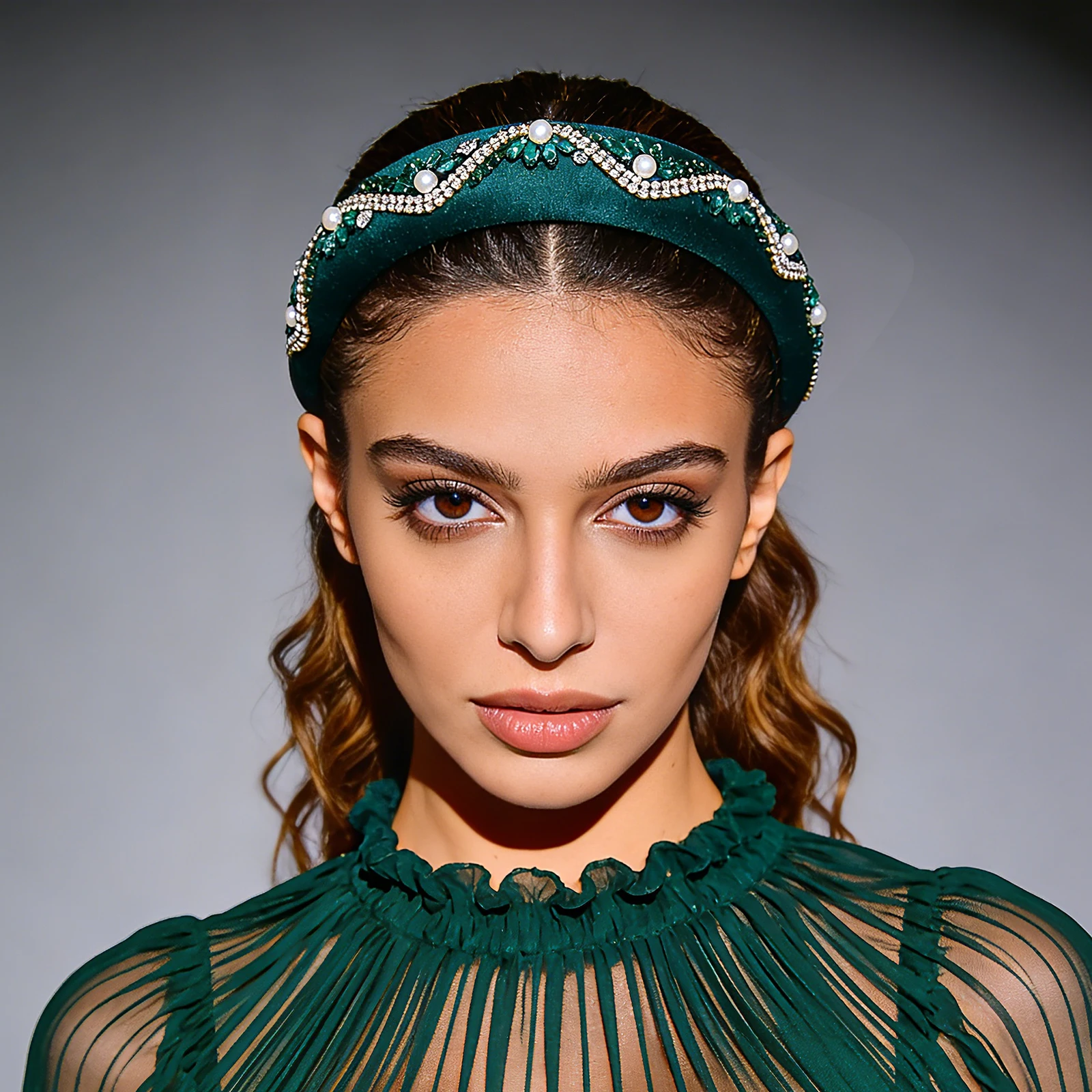 

Женская зеленая широкая повязка на голову с бархатной отделкой, повязка для волос с хрустальной подкладкой, зимний аксессуар для волос с подкладкой для девочек, головной убор для праздничной вечеринки SA42