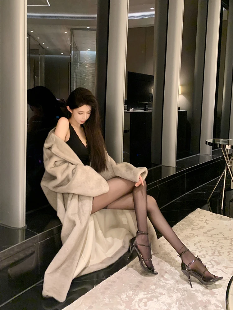 

Chill Brown Fur Lookalike Eco-Friendly Long Jaet Loose Fit Lapel Double Dyed Lazy Feel Outerwear for Young Women