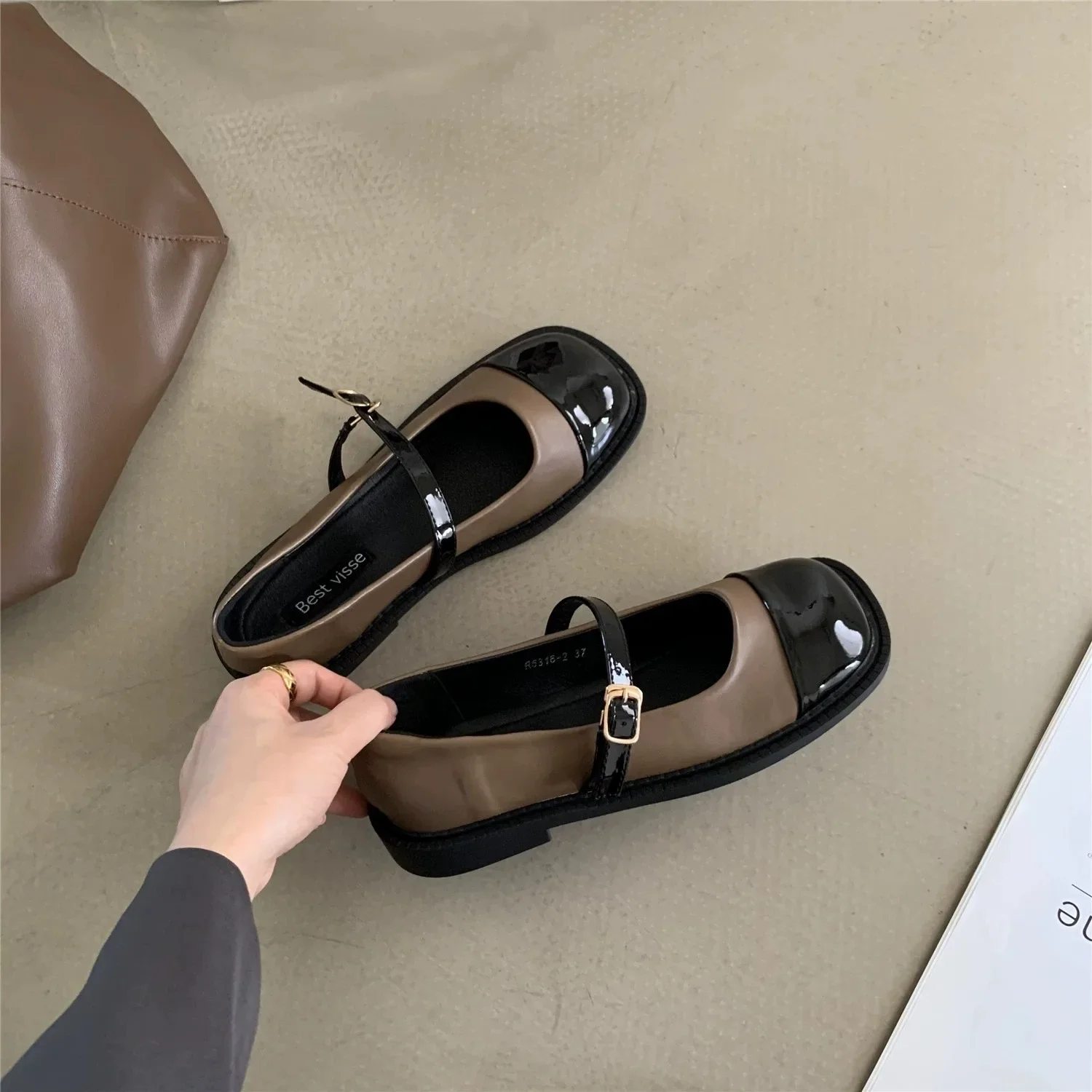 2024 Women Flat Shoes Square Toe Retro Mary Janes Loafers Female Belt Buckle Casual Autumn Fashion Lady Chaussure Femme