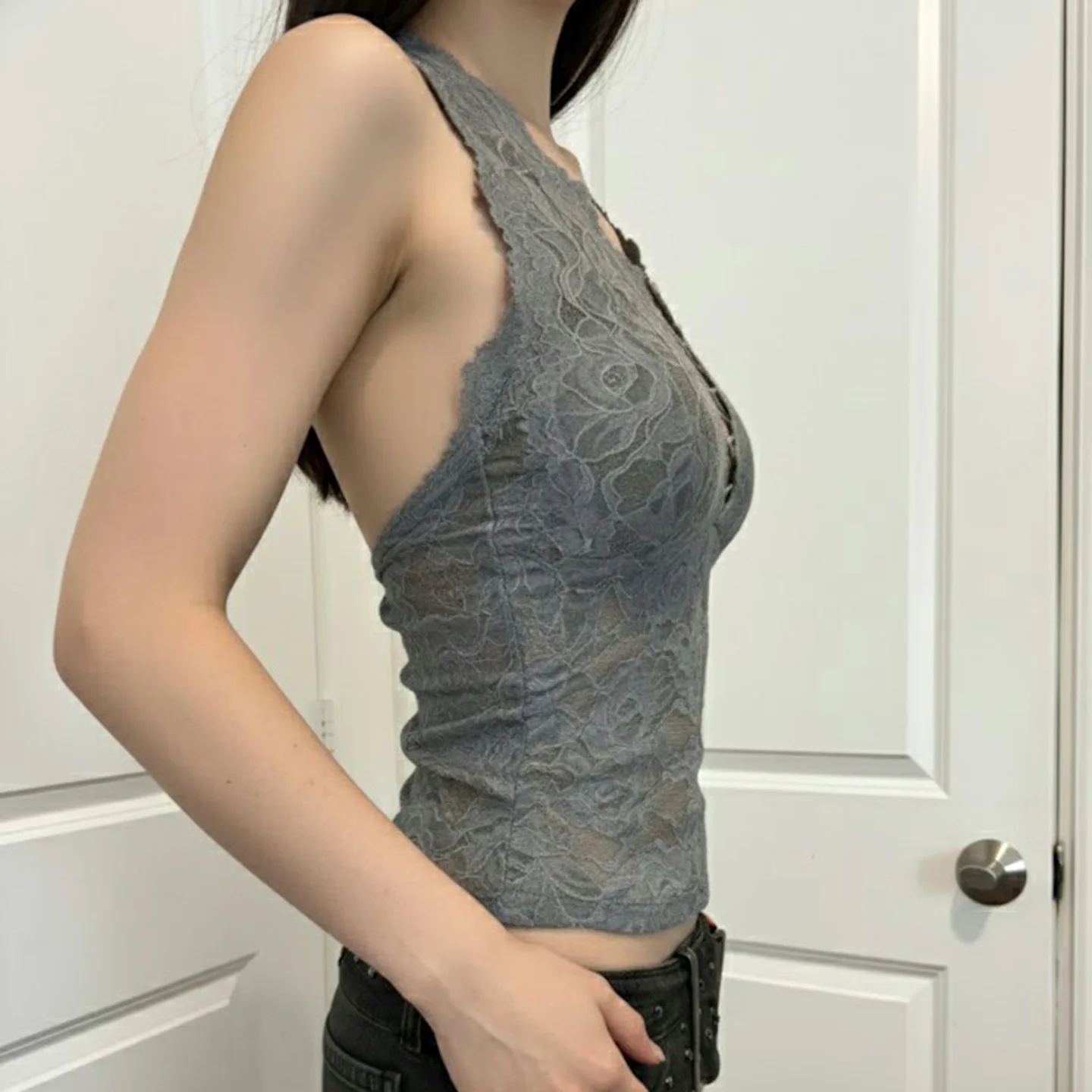 2026 ropa sexy para mujer, estilo de chica caliente, camisola de encaje con escote en V profundo, top sin mangas con tirantes huecos en tono gris