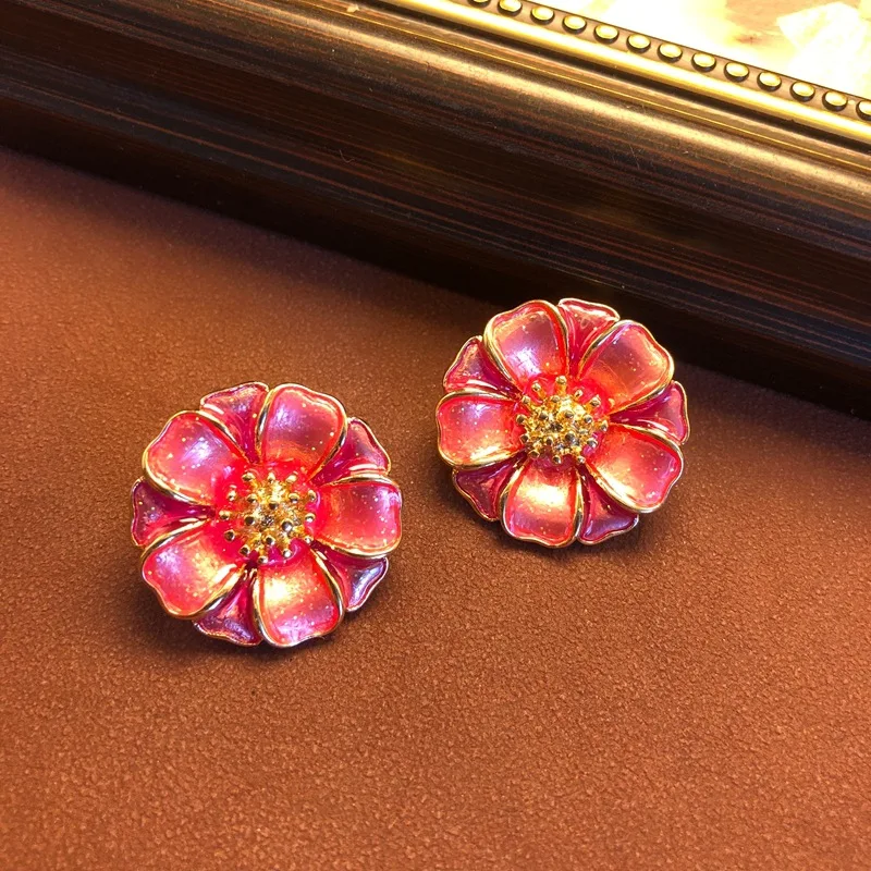 Medieval jewelry color-changing flower stud earrings fashionable pink temperament versatile earrings elegant