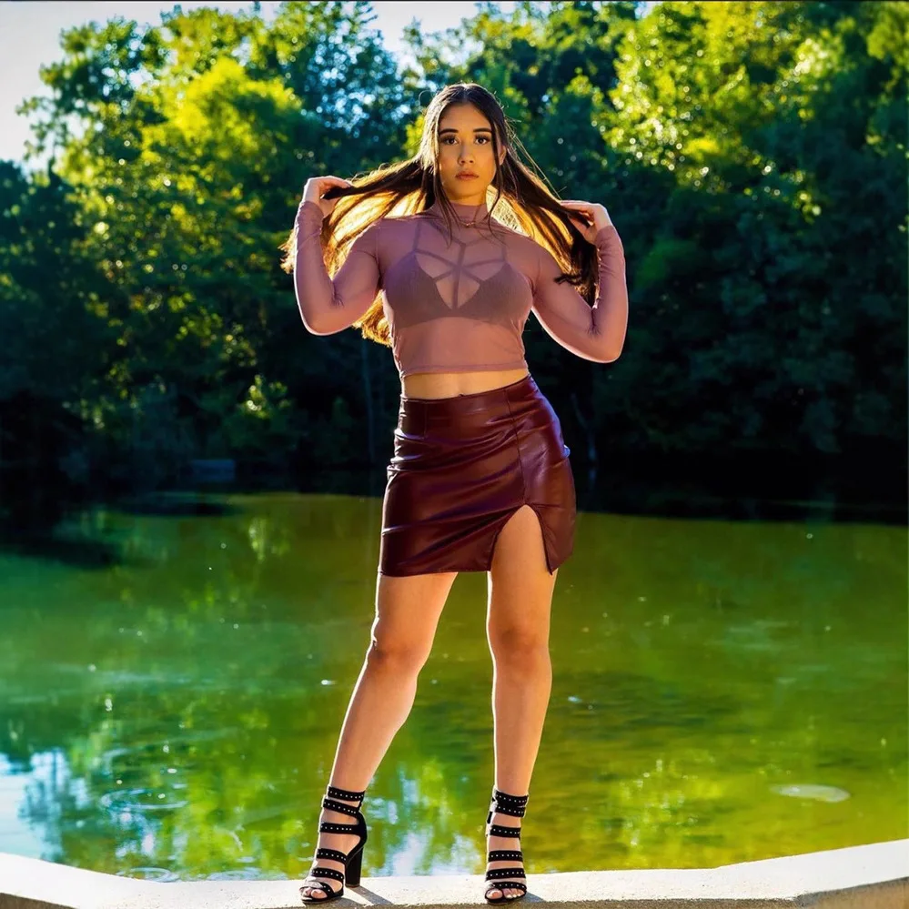 

Женская короткая юбка из искусственной кожи с высокой талией, черная, на молнии, для клубов, облегающая, для прогулок по городу, фасон «летучая мышь», средней посадки