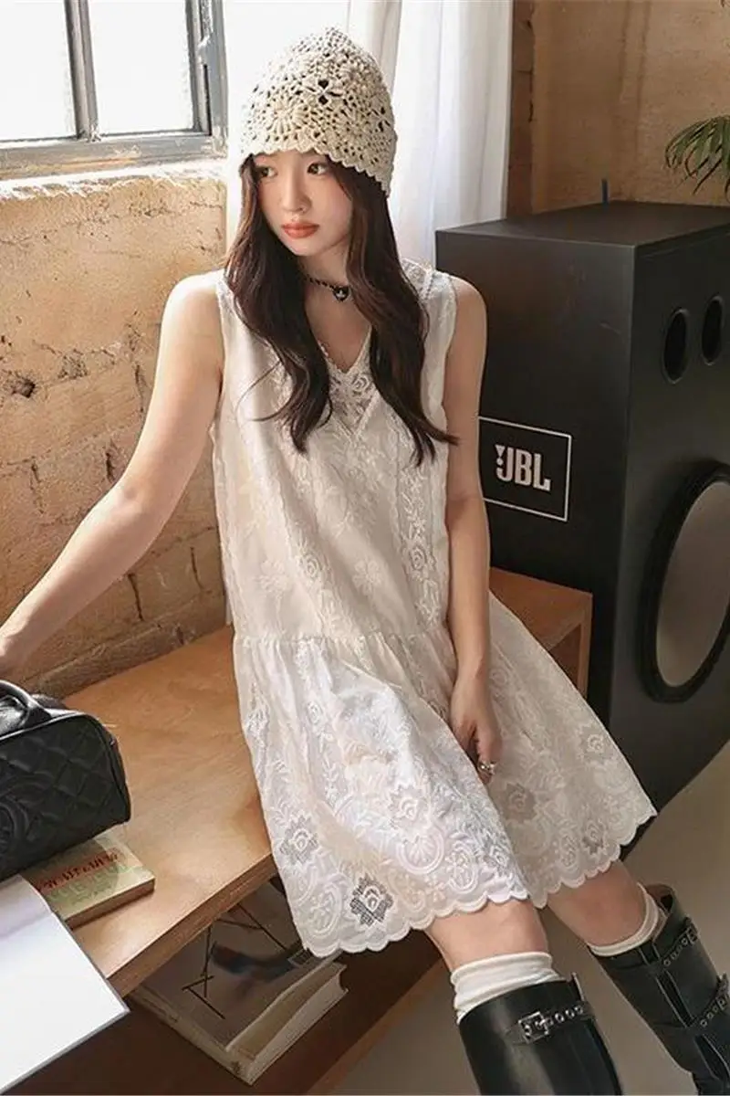 ​ ​ Verão parisiense renda shift vestido feminino decote em v alça larga camadas deslizamento fino ajuste bordado chique elevar elegância diária ​ ​