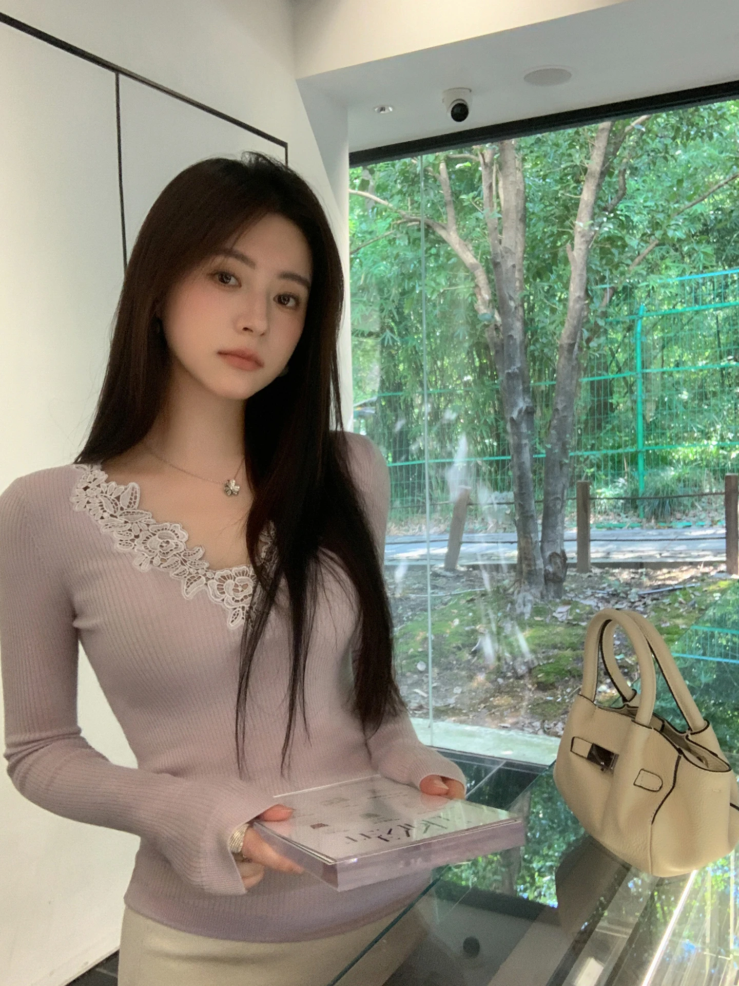 

ADA MISS Lace Splice V-ne Long Sve Camere Knitted Base irt Women's Slim Fit Inner Wear Top Faionable Commute Sle