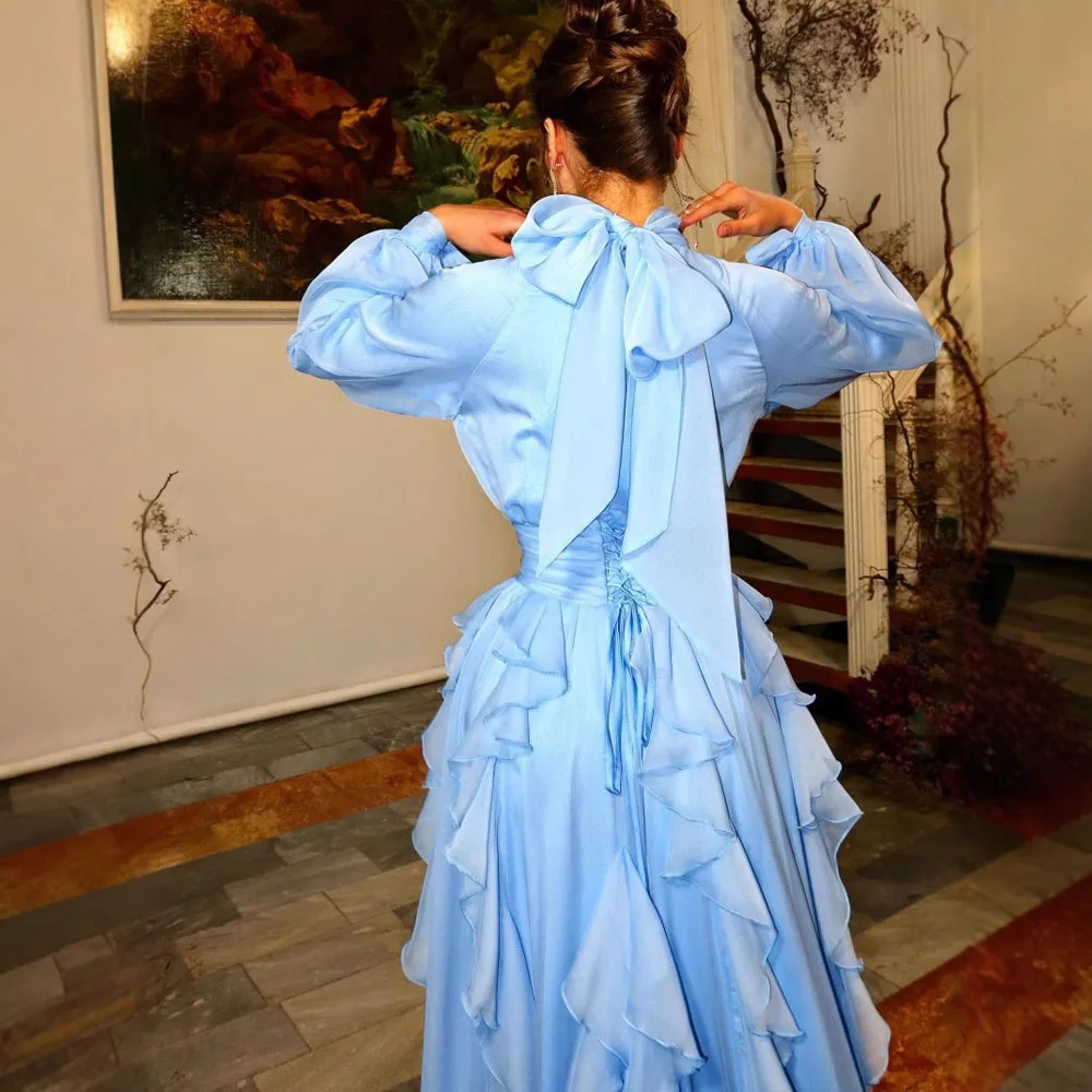 Elegancka suknia wieczorowa do ziemi, formalna sukienka na przyjęcie, pełne zakrycie, długa sylwetka, na wesele, galę, bankiet, na specjalne okazje.