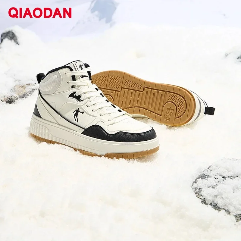 QIAODAN Leisure Skateboarding Shoes Man's 2025 Autumn Winter High-top Rubber Cotton Shoes Non-Slip Warm Sneakers QXL053244520B