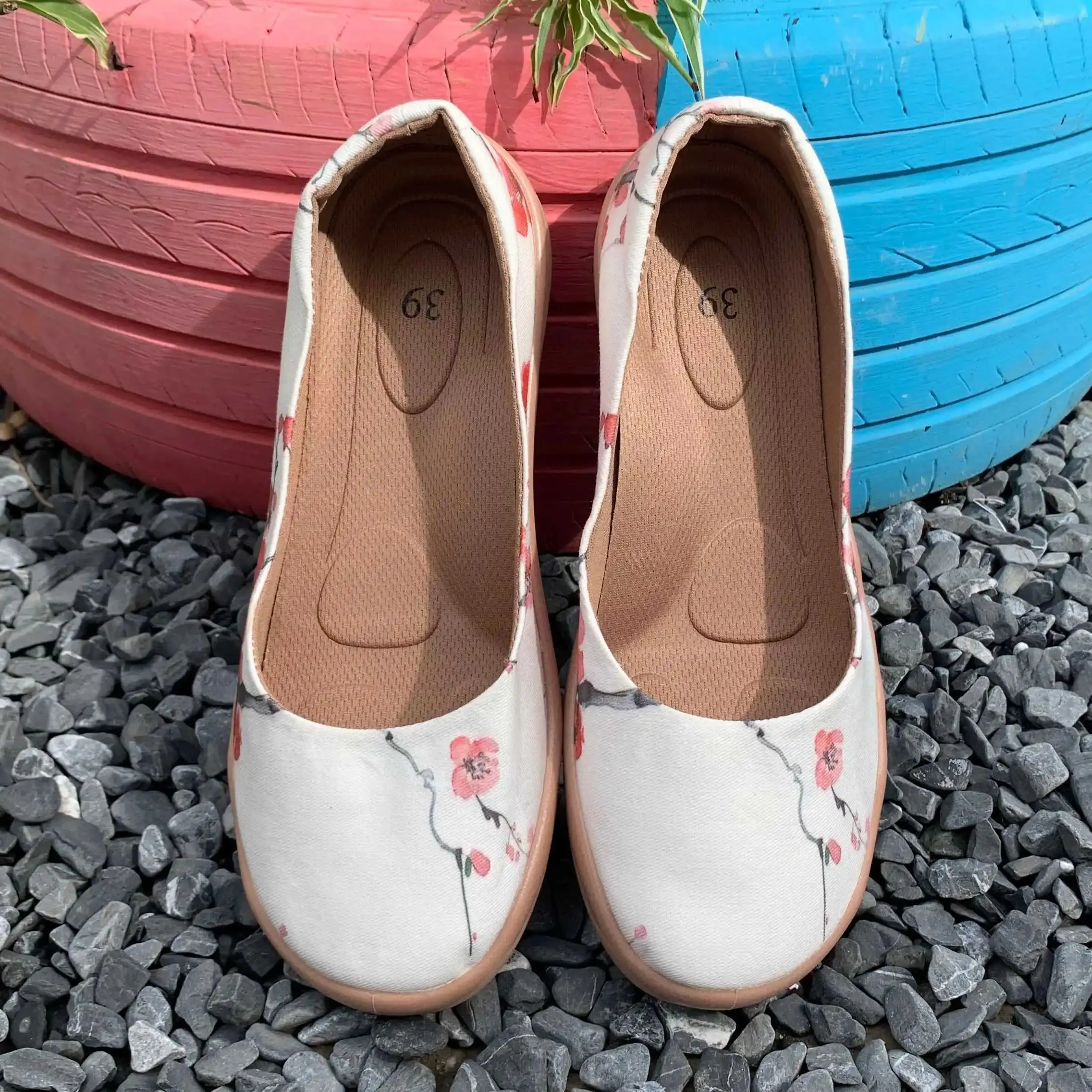 

White 2026 New Model Women's Floral Print Flat Shoes, Soft-Soled, Comfortable, Breathable Casual Shoes, Suitable for Middle-Aged and Elderly Mothers