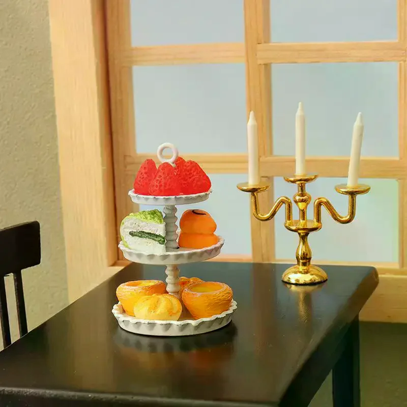 ถาดเค้กจิ๋วสำหรับบ้านตุ๊กตา 1 ชิ้น แบบจำลองแท่นวางเค้กจิ๋ว ของตกแต่งฉาก ของเล่น อุปกรณ์เสริมบ้านตุ๊กตา