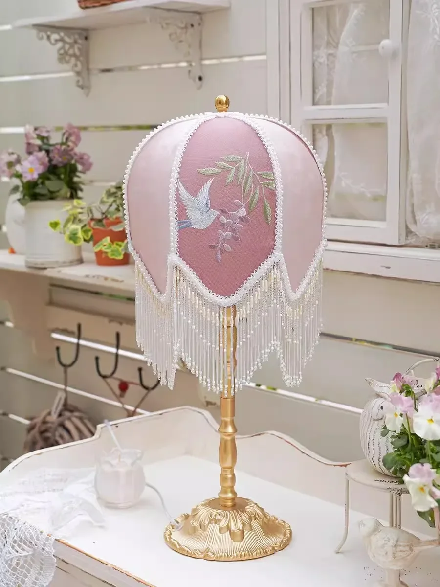 Girl's Heart Princess Room Fan Embroidery French Retro Table Lamp Bedroom Bedside Lamp Pink Tassel Atmosphere Lamp