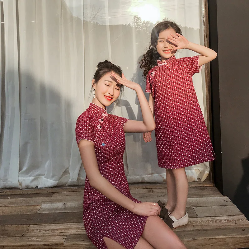 Gaun Cheongsam anak perempuan, pakaian tradisional Cina 2024 untuk ibu dan anak perempuan jubah cocok keluarga