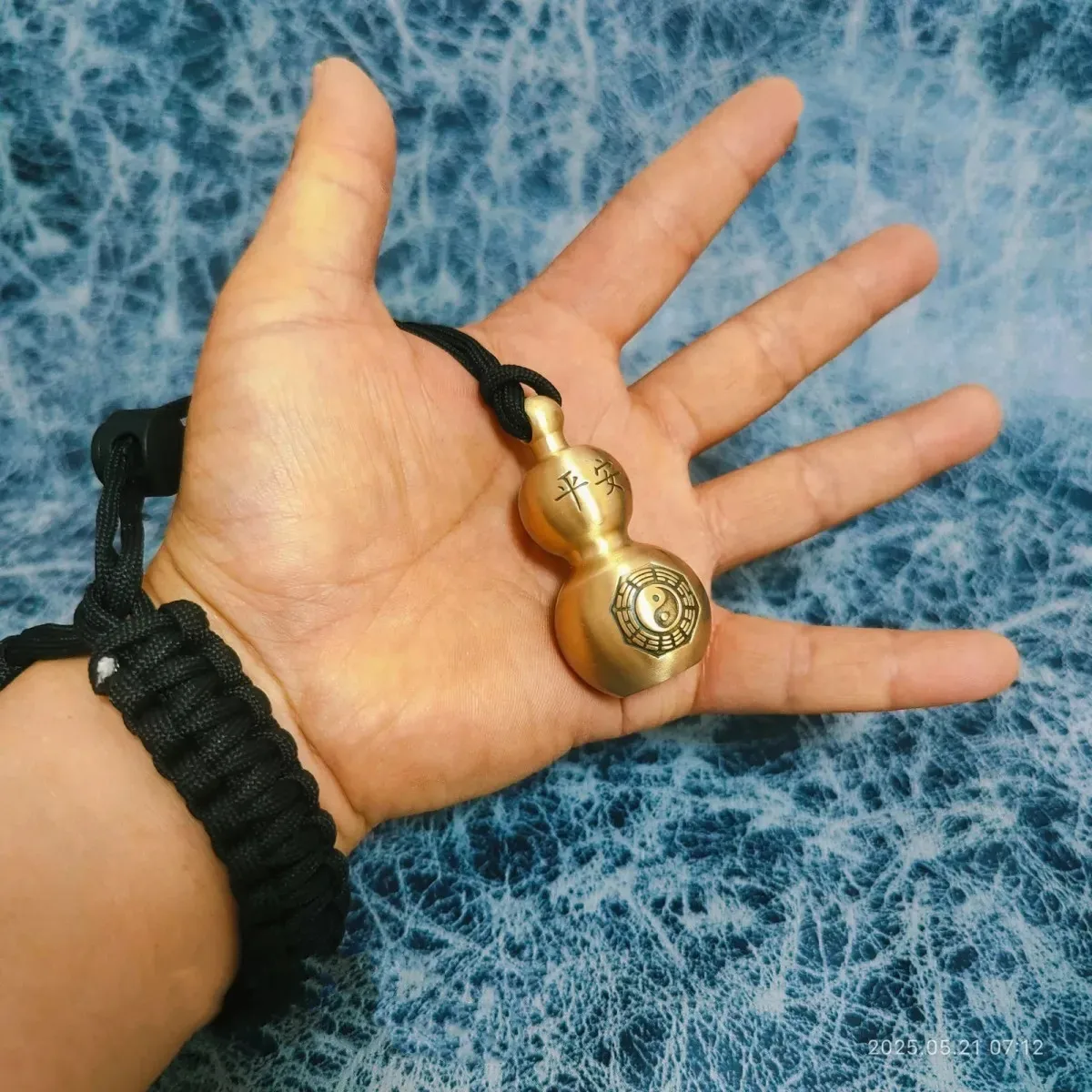 gourd-bracelet-brass-emergency-survival-tool-window-broken-self-defense-personal-security-protection-equipment