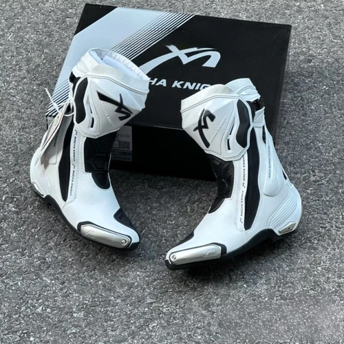 Imagen 1 del producto BENKIA Mocha Botas de motociclismo Certificación CE Botas de carreras profesionales BENKIA Botas impermeables de alta calidad SH109