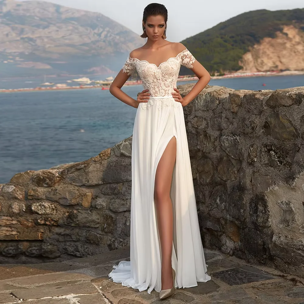 Schulterfreies Spitzen-Brautkleid mit Herzausschnitt, Chiffon-Schlitz, Strandhochzeitskleid, Knopfleiste hinten, A-Linie, Brautkleider nach Maß