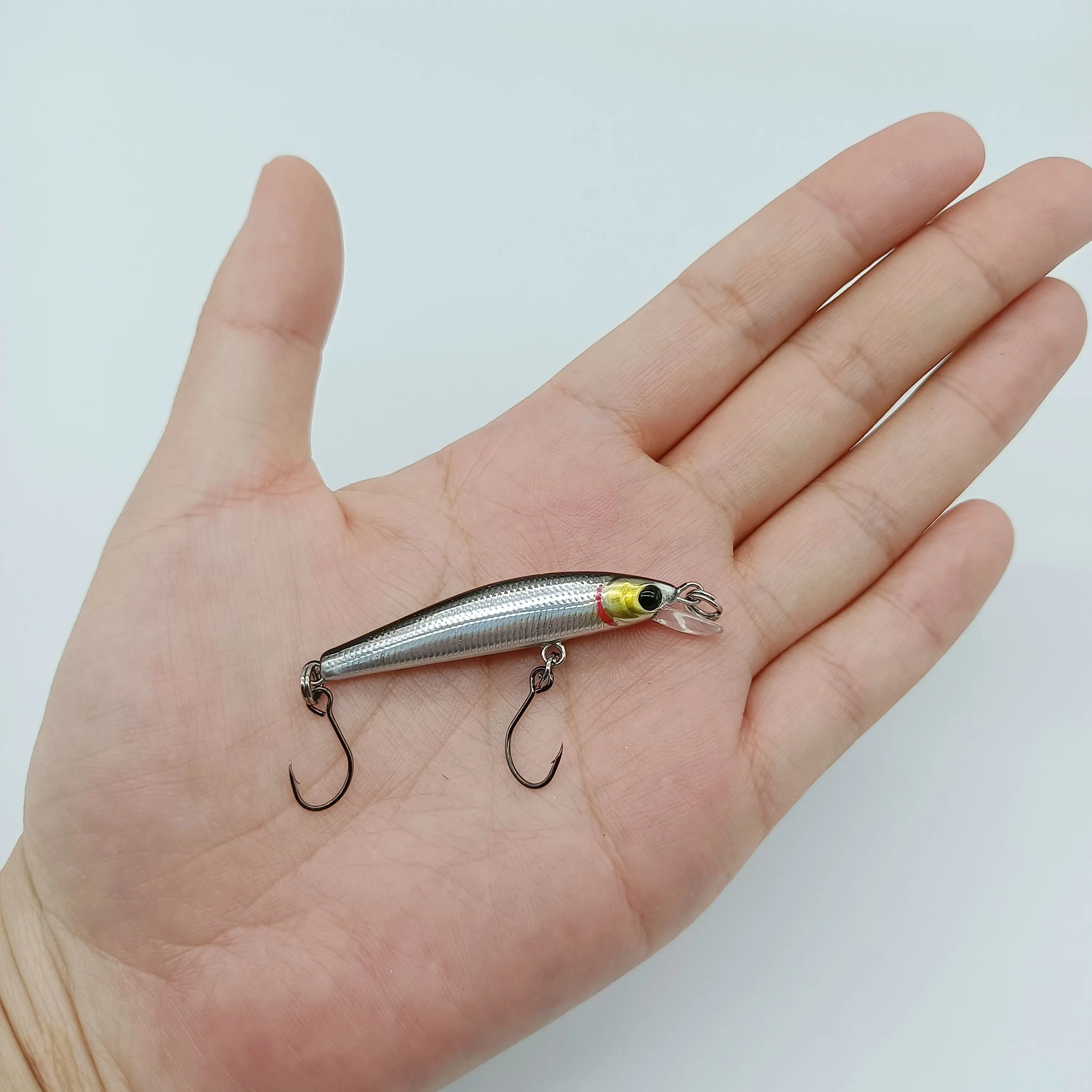 DUODUOYU 1 sztuk pływające Minnow przynęty 5cm/2g Wobbler sztuczna przynęta z podwójnym pojedyncze haki Bass przynęty towarów dla wędkarzy
