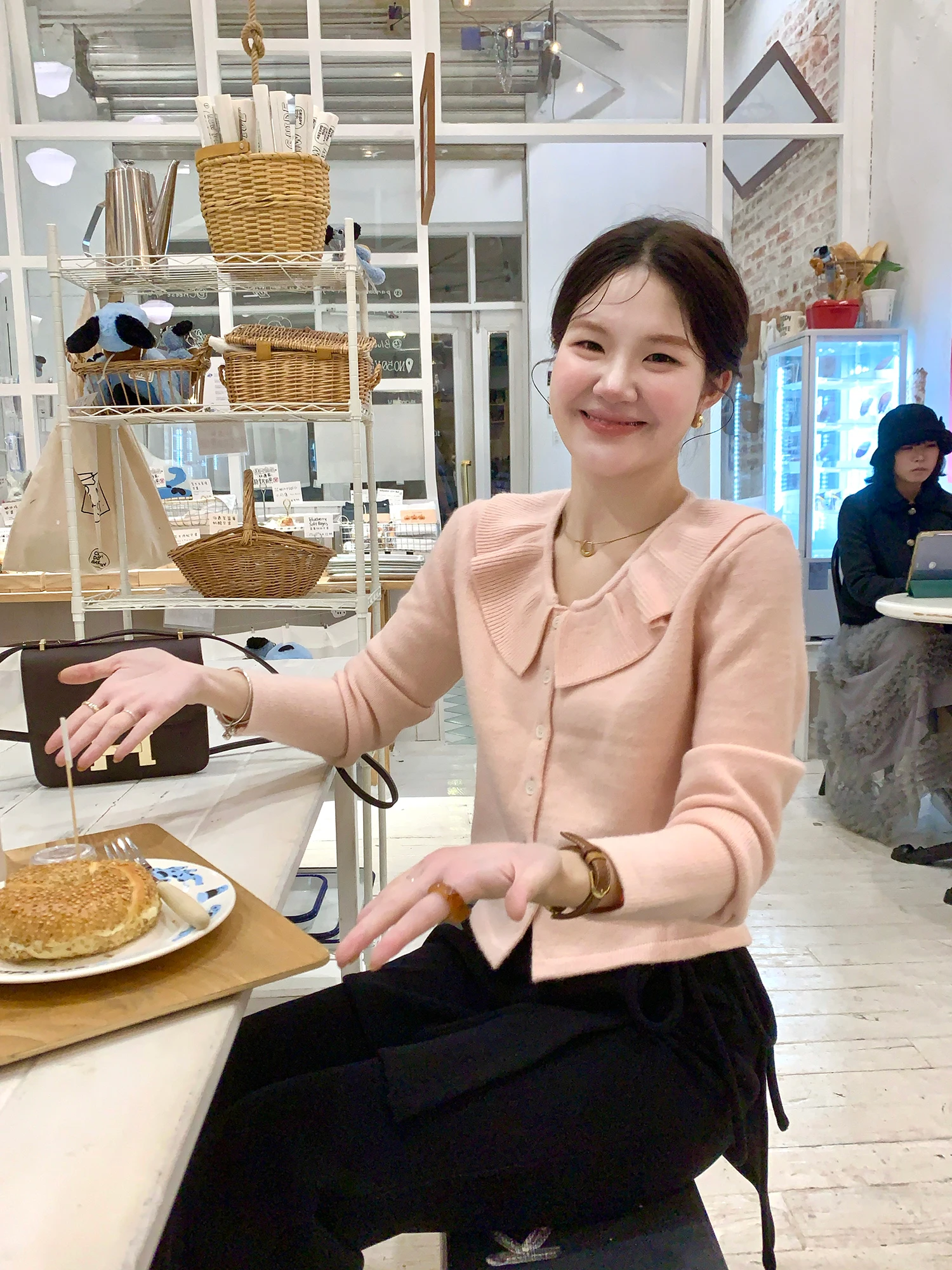 

Корейский вязаный кардиган с мягким фильтрующим эффектом для женщин, осенне-зимний топ, повседневный, стандартный крой, эксклюзивно онлайн