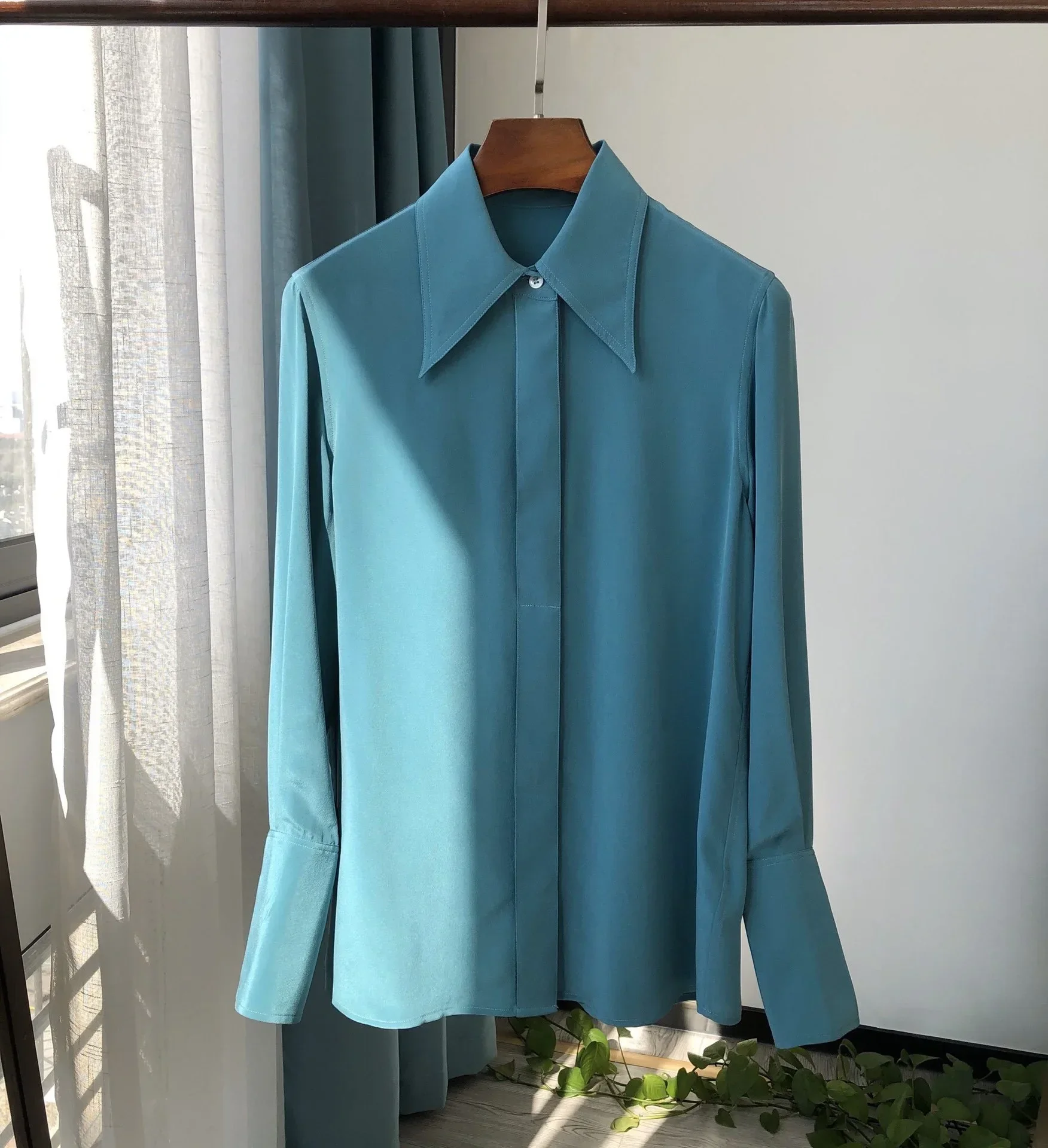 

Pointed Collar Silk Shirt Soft Sand Washed 100% Silk Blouse Button-Down Shirt Long Sleeve Tunic Top Office-to-Street WomenTops