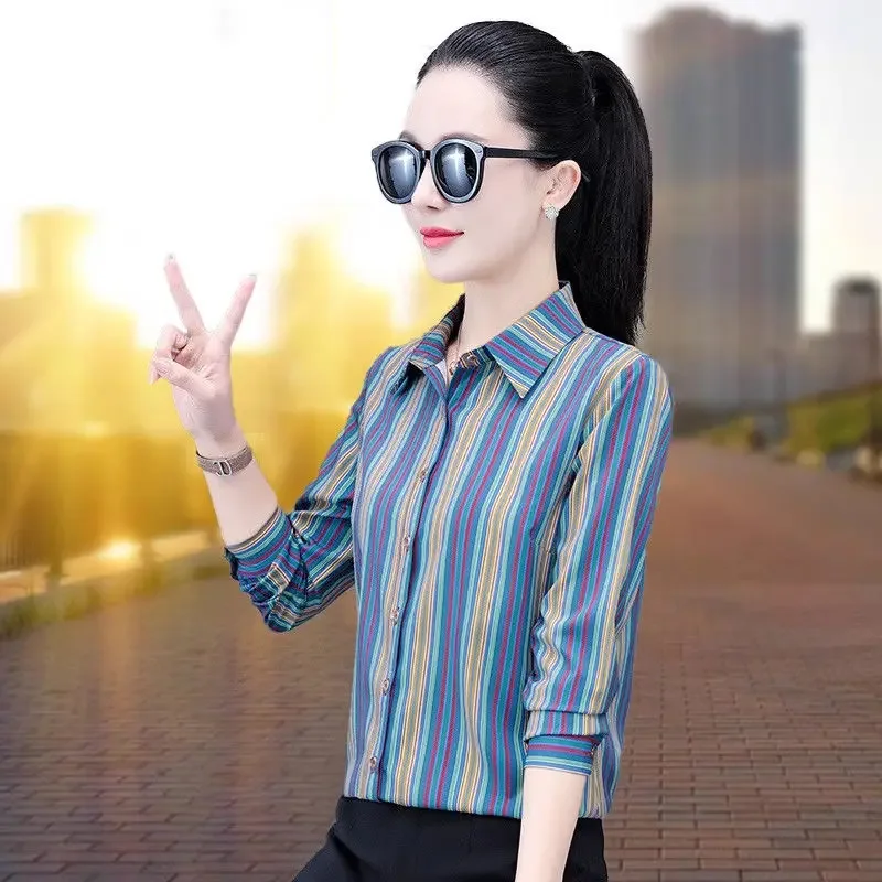 

Женская приталенная шифоновая рубашка с длинным рукавом в вертикальную полоску для зрелых