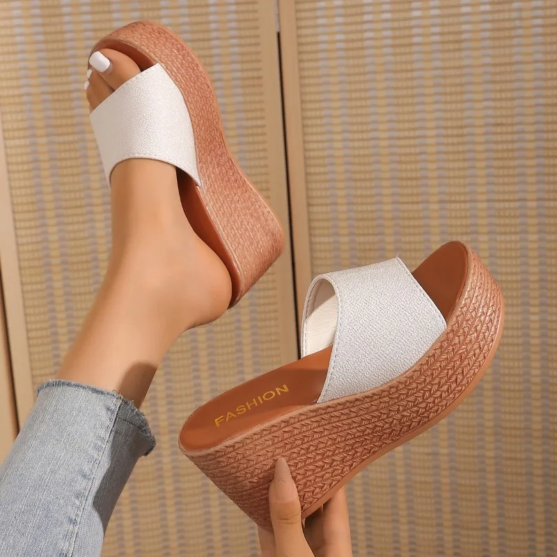 

2026 Summer Women's Fish Mouth Open Toe Thick Sole Anti Slip Wear-resistant Fashionable Slippers Women New Comfortable Slippers