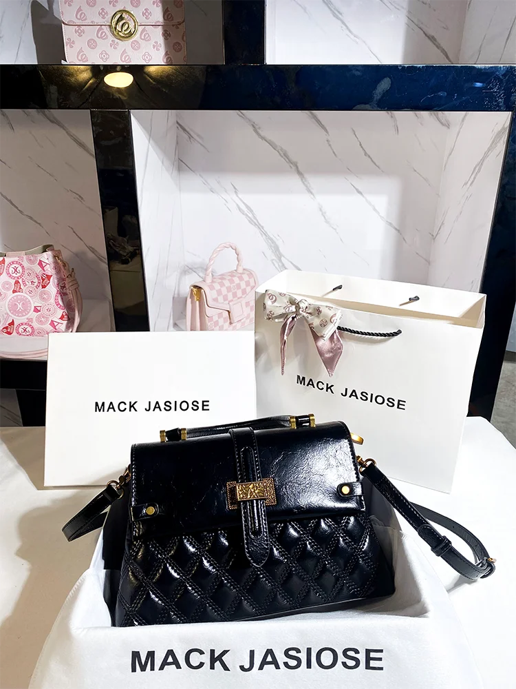 

Popular and Luxury tote bag with Charming decoration and Chain Women's Hihg Quality and Versatile shoulder Crossbody Bag