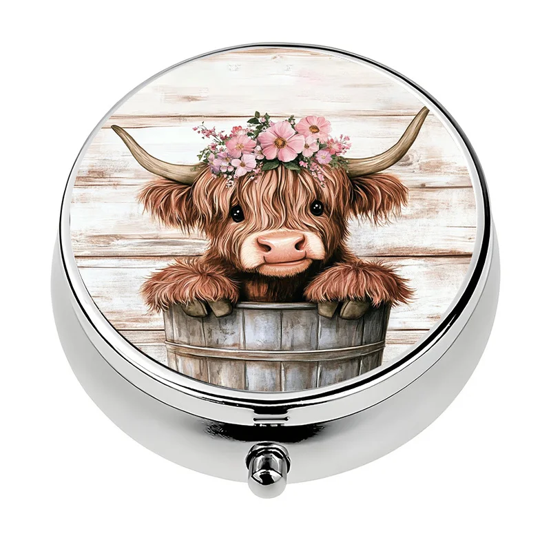 Single piece, flat, round three-compartment box, designed with a Highland cow circular pattern, can store medication, has a cool artistic feel, can be used as a unique gift for girls, practical and made of metal