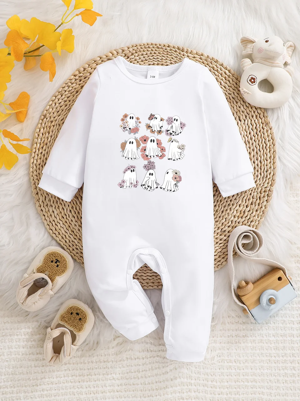 A baby long-sleeved onesie with interesting letter prints. It features a buttoned design for easy putting on and taking off, and