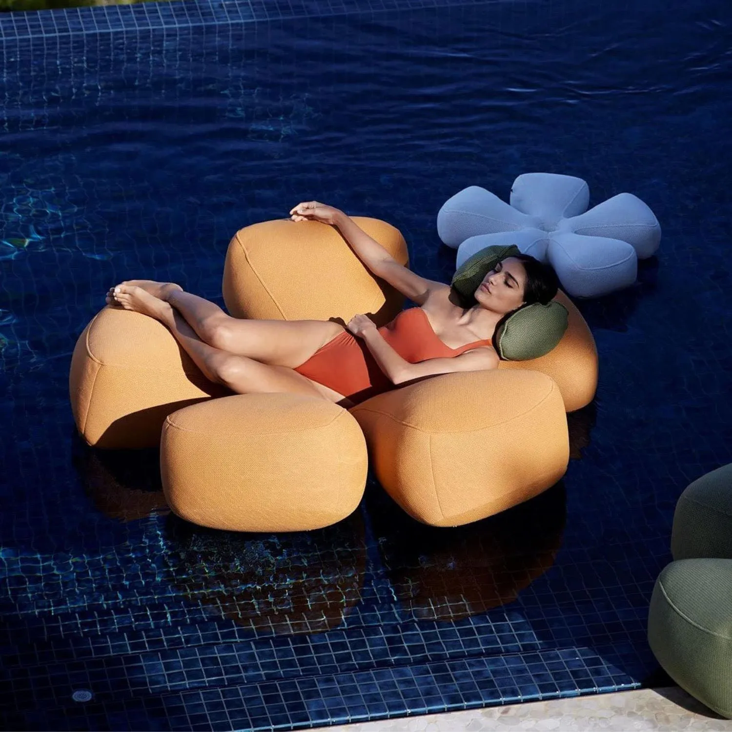 

Luxury PVC Inflatable Water Mattress Flower Pool Float & Fabric Sun Lounger for Outdoor for Pool & Beach Use