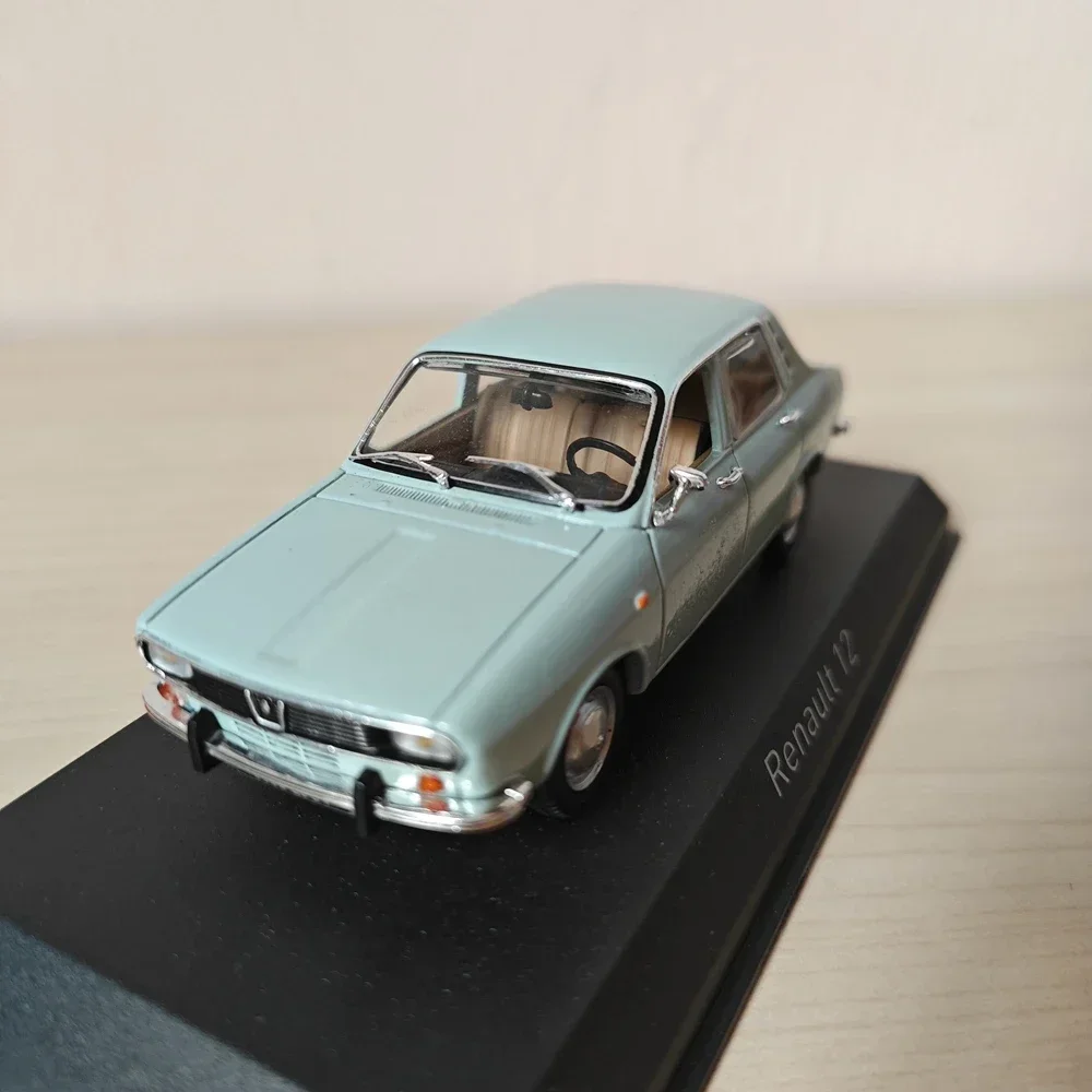 1:43 Scale R 12 Vintage Classic Classic Car Alloy Model Decoration