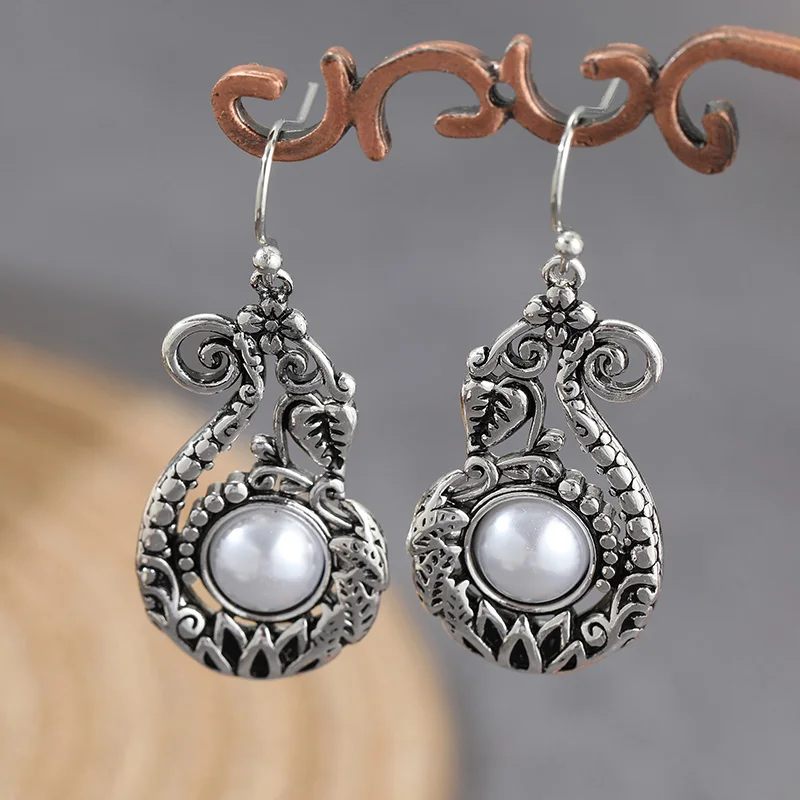 Vintage Exquisite Hand Carved Imitation Pearl Leaf Shaped Dangle Earrings Women's Elegant Charm Banquet Celebration Jewelry Gift