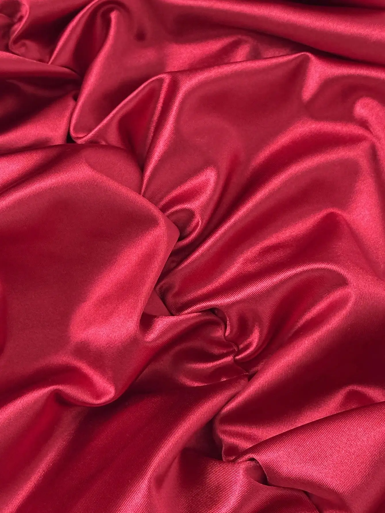 NU&NOW Robe moulante en satin rouge pour femme, grande taille, col en V profond, pour fête de Noël, Saint-Valentin