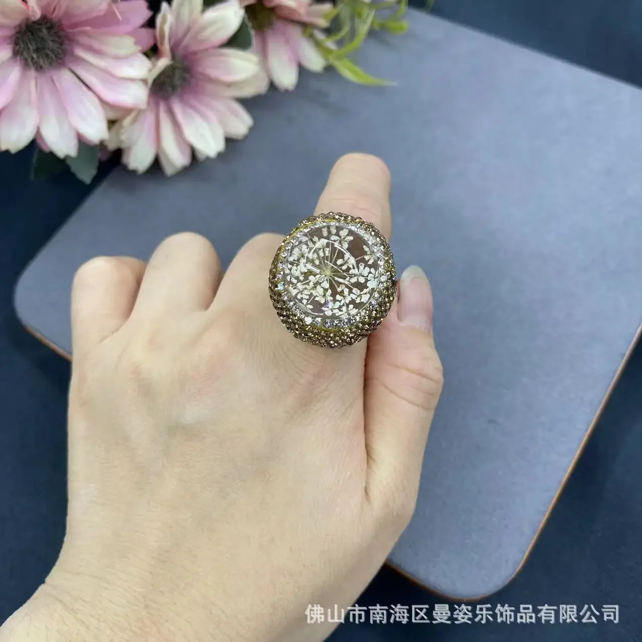 Eternal flower white crystal ball romantic jewelry open color retention ring, light luxury jewelry niche original design wholesa