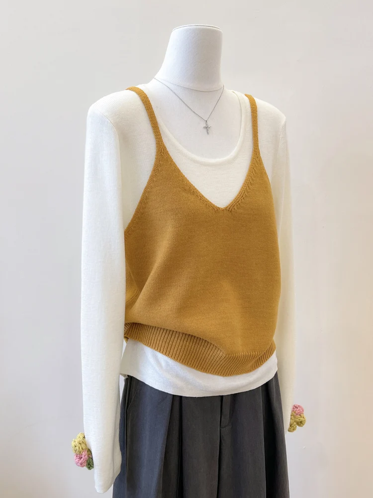 

Korean Style Spring Autumn Floral Knitted Base Shirt Strap Vest Two Piece Set Layered Top Women's Fashion Ensemble