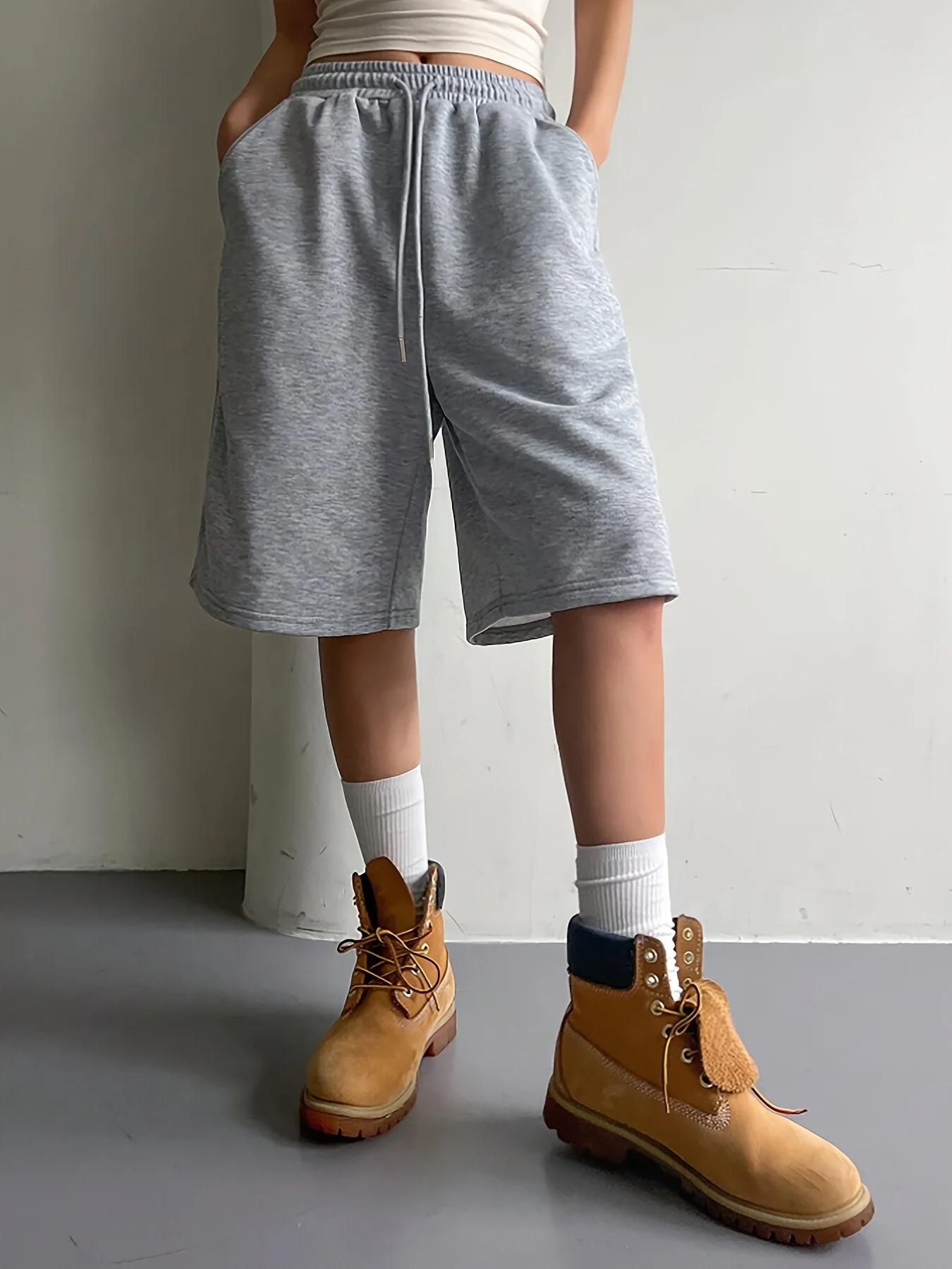 

Women's Casual Solid Color Loose-Fit Mid-Length Beach Shorts with Elastic Drawstring Waist - Medium Stretch
