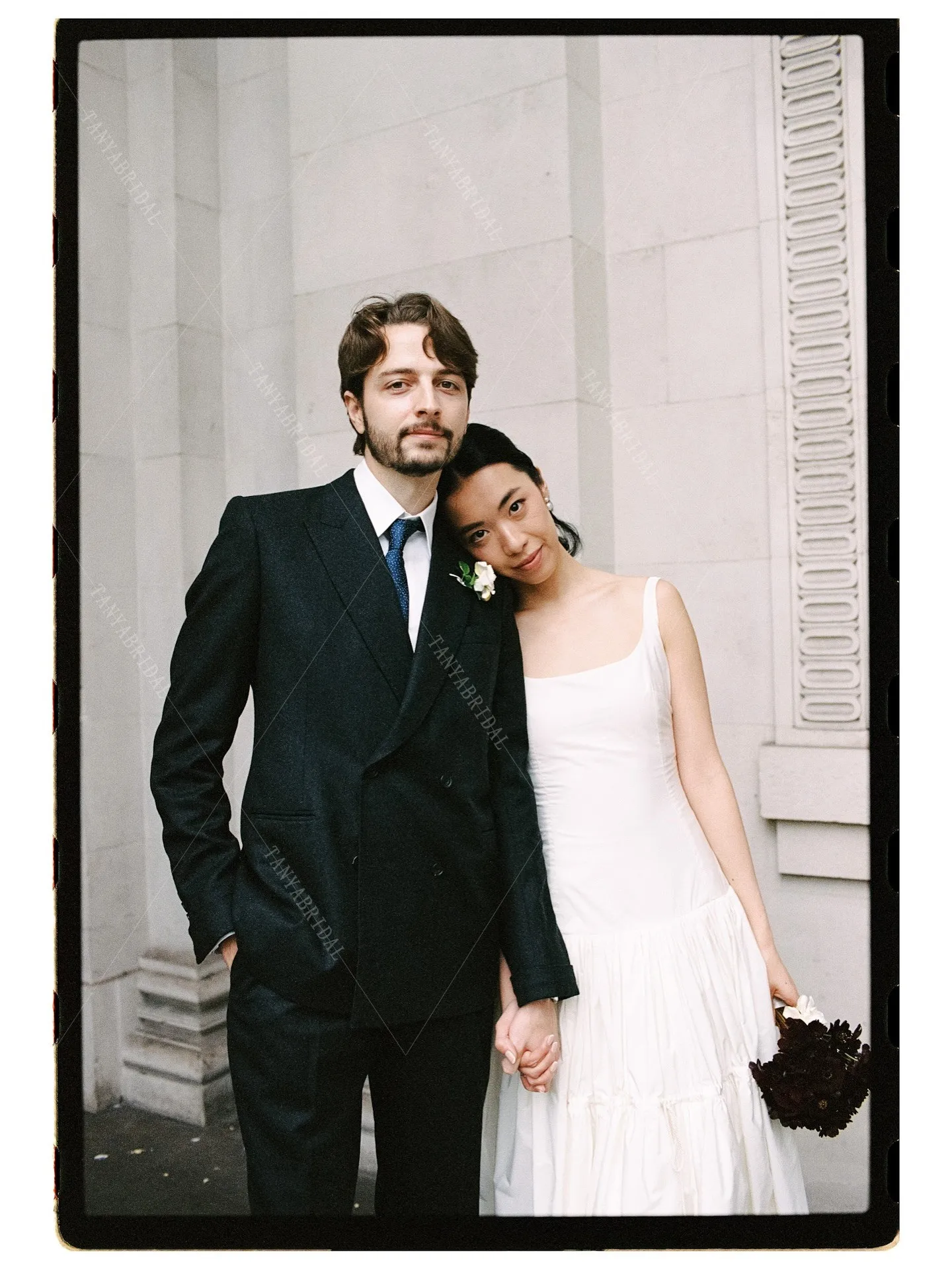 السباغيتي الأشرطة التفتا فستان الزفاف القصير ساحة طوق بلا أكمام الكاحل طول فستان الزفاف حزب بسيط ألف خط ثوب الزفاف