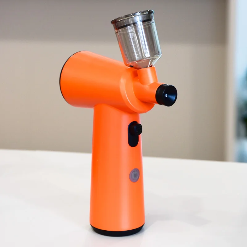 

Portable, air brush gun for precise application of fondant pastries and desserts, for cake decoration and pastry art