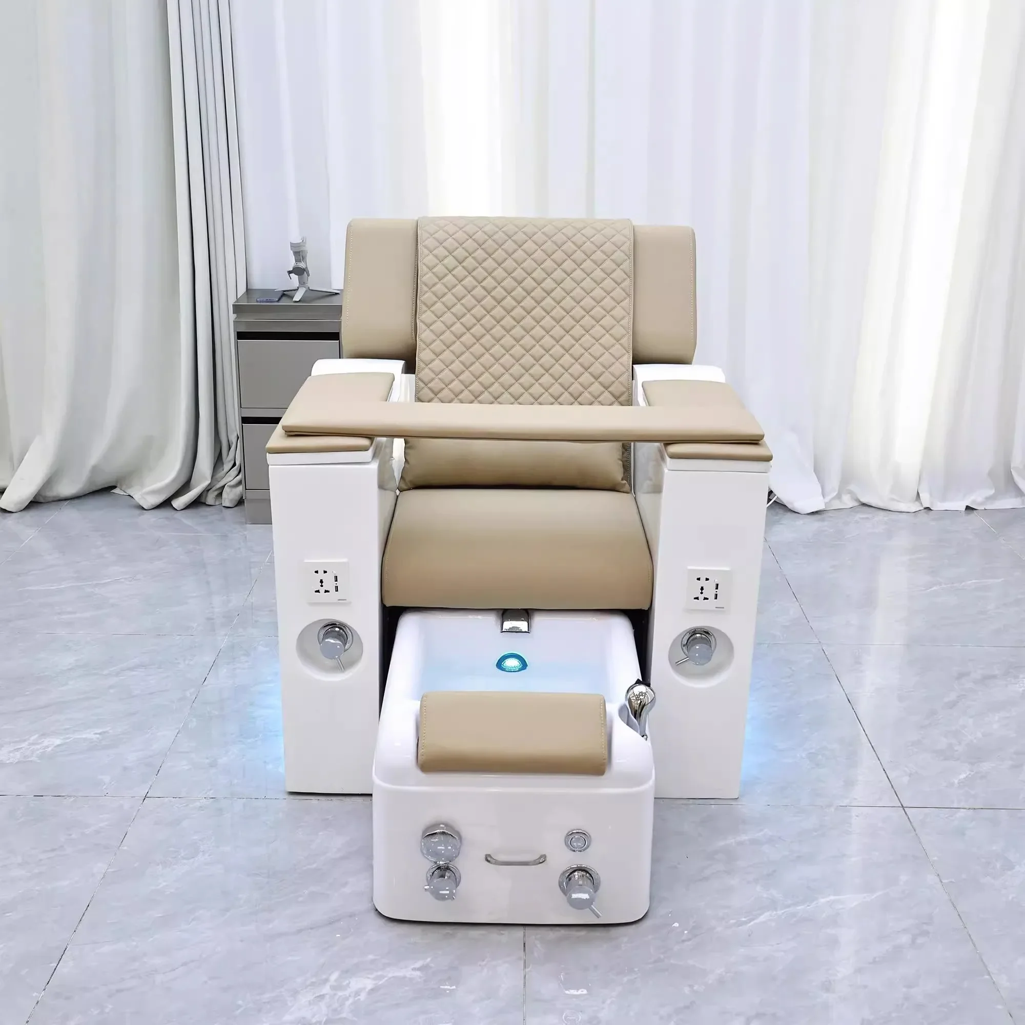 

Luxury Pedicure Chair High-quality Manicure Armchair Foot Massage Salon Furniture Cosmetic Beauty Fotel Taburete Pedicura