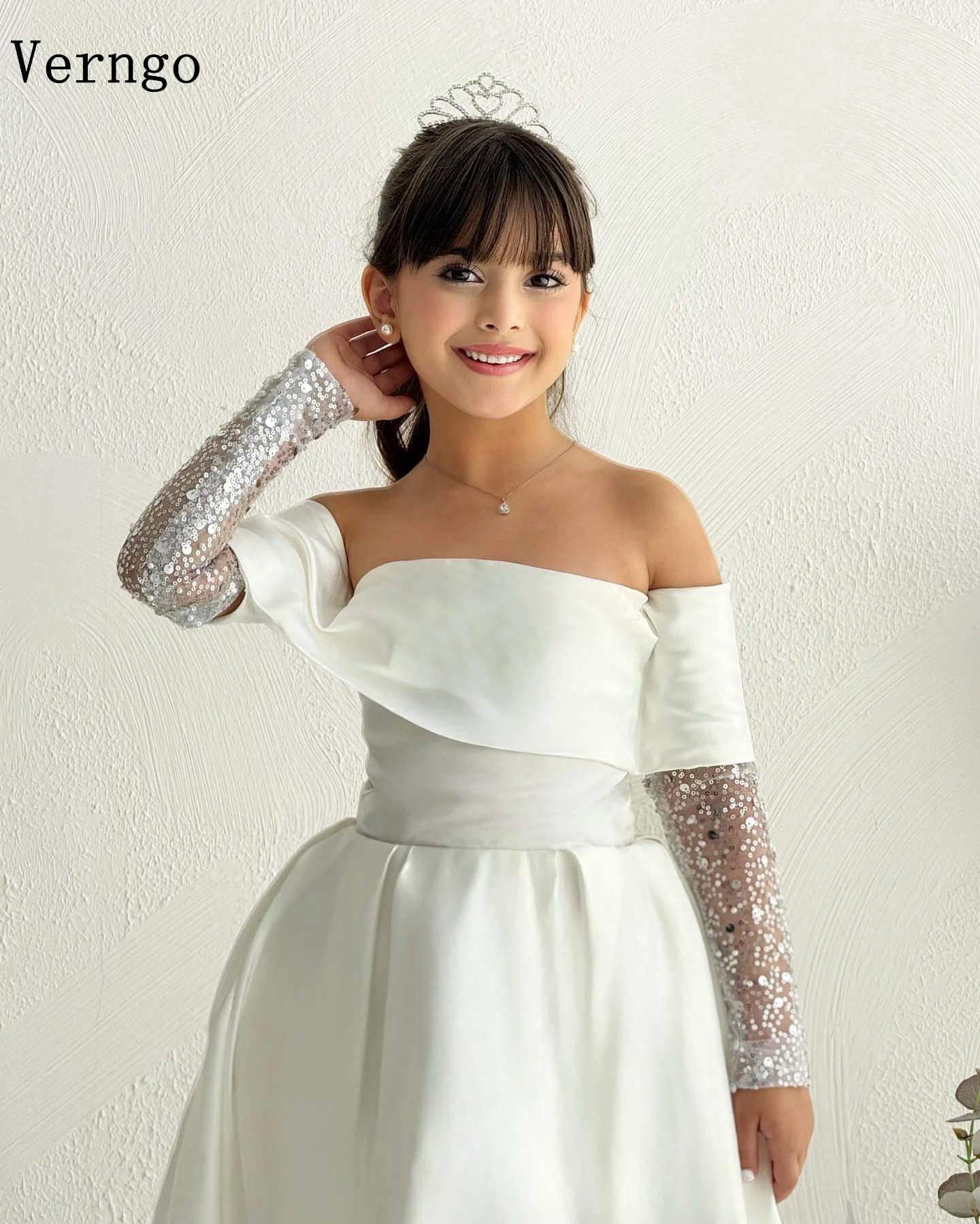 Verngo ivoire Satin fille fleurs robe hors de l'épaule manches longues une ligne robes de fête d'anniversaire enfant robes de bal personnalisé