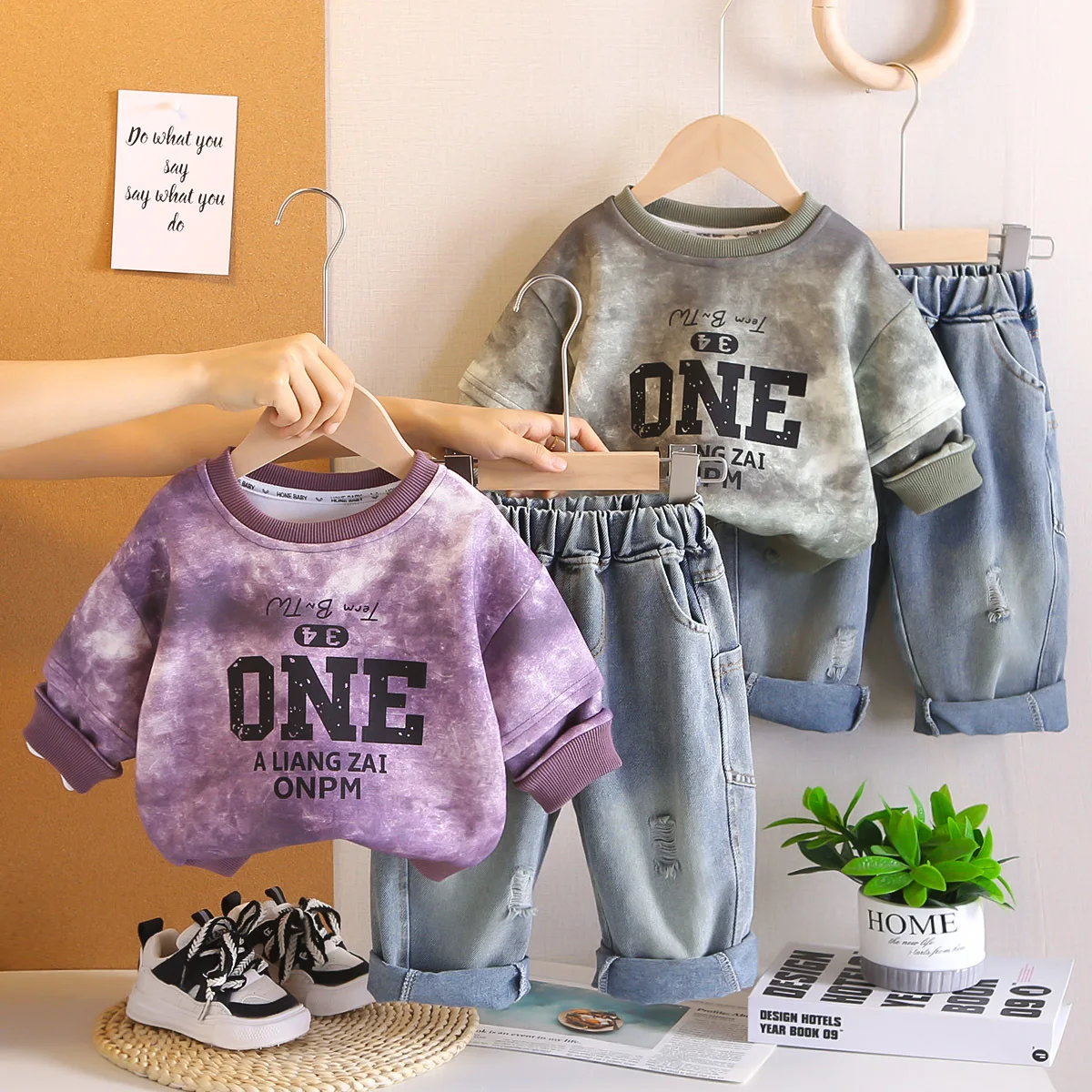 

2025 Autumn Boys 2-Piece Set Trendy Toddler Outfit Tie-Dye Letter Print Sweatshirts & Pants Casual Fall Clothes for Kids